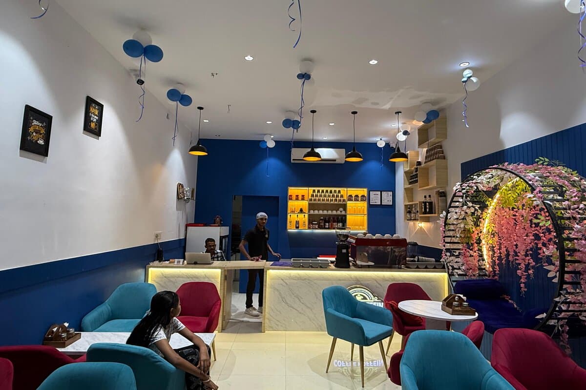 Coffee Koffein vibe - trendy coffee shop culture and community space